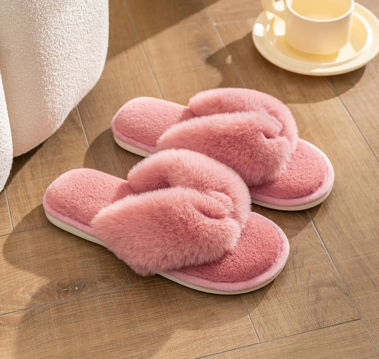 Onmygogo Plush Indoor Flip Flop Thong Slippers for Women Open Toe, Fuzzy Faux Fur Spa House Slippers
