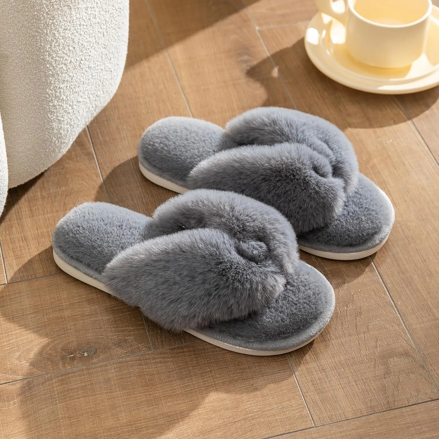 Onmygogo Plush Indoor Flip Flop Thong Slippers for Women Open Toe, Fuzzy Faux Fur Spa House Slippers