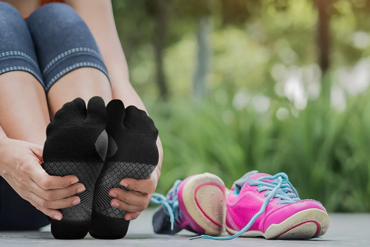 OrthoSleeve Bunion Relief Socks, Patented Split-Toe Design with a Cushioned Bunion Pad Separates Toes, Relieves Bunion Pain and Reduces Toe Friction