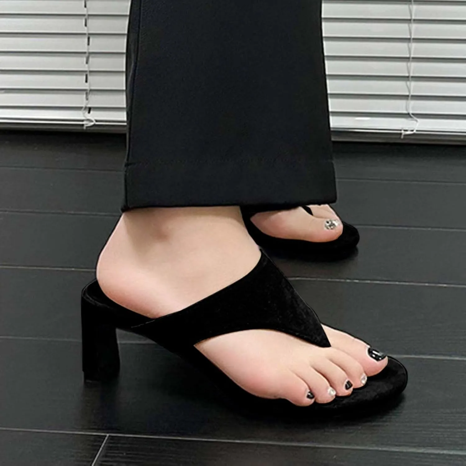 Womens Chunky Heel Thong Sandals Elegant Mid Heels Flip Flops Ladies Suede Clip Toe Sandal Summer Shoes 2025 New